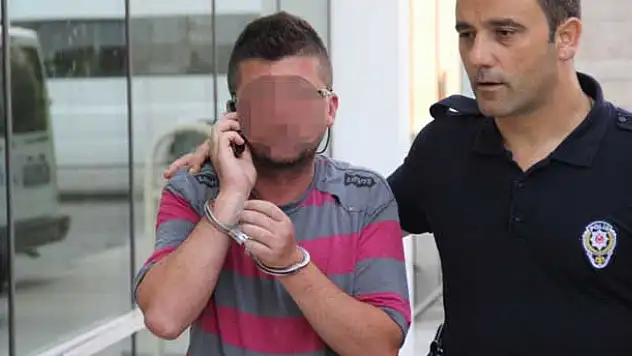 Cezasını sormak için geldiği adliyede tutuklandı