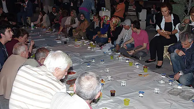 CHP'den, yeryüzü sofrasında iftar