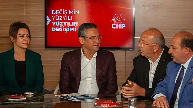 CHP Genel Başkan adayı Özgür Özel, partisinin Konya'daki örgüt yöneticileriyle görüştü