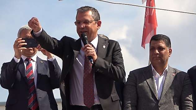 CHP Genel Başkanı Özel, Osmaniye'de partililerle buluştu
