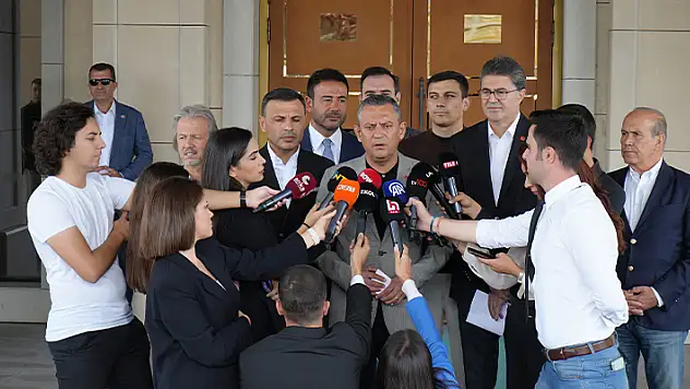 CHP Genel Başkanı Özgür Özel, ABD seyahati öncesinde basın mensuplarına açıklama yaptı
