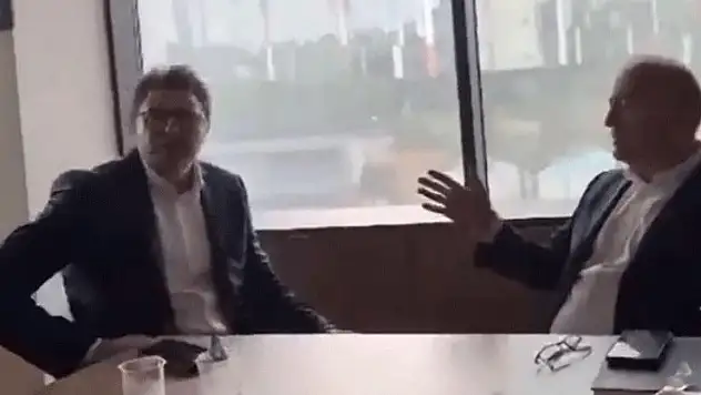 CHP Genel Merkezi'nde yumruk sesleri