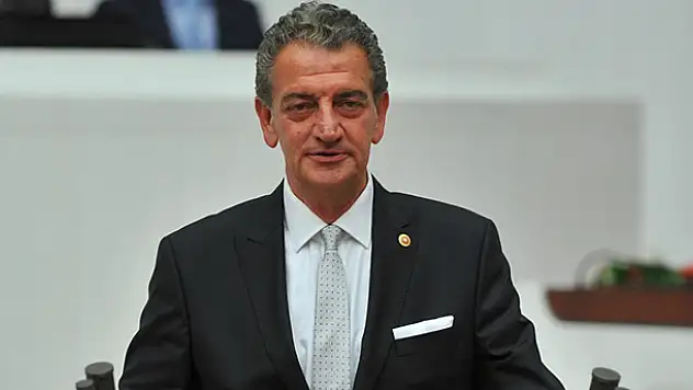 CHP'li Bozkurt, müstafi subaylara TSK tesislerine daimi giriş kartı verilmesini istedi