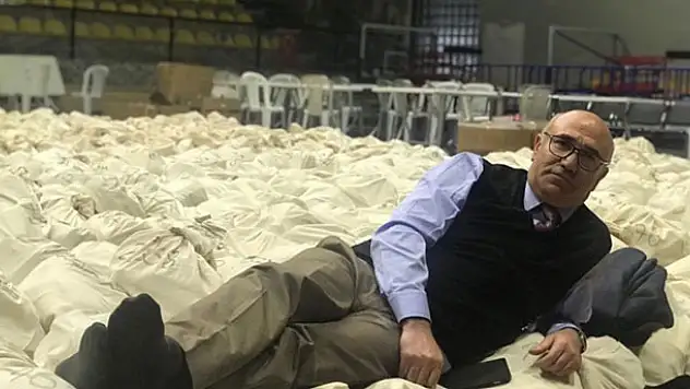 CHP'li Mahmut Tanal'dan seçim pozu 'Nöbetteyim'