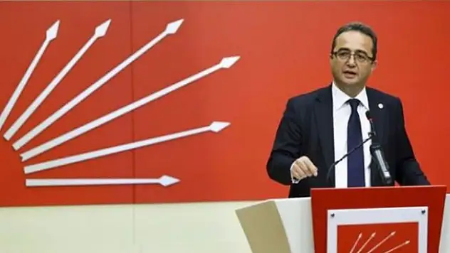 CHP'li Tezcan, Ak Partili Vekillerden Alkış Aldı