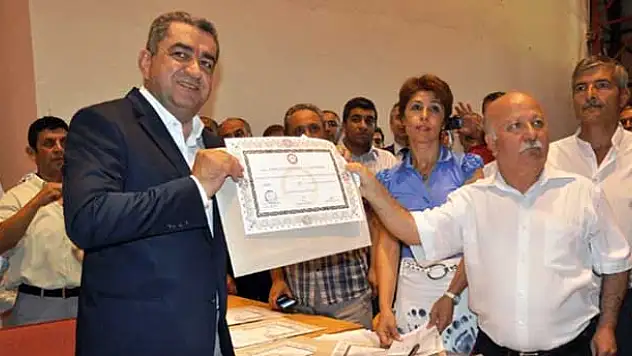 CHP lideri mazbatasını aldı