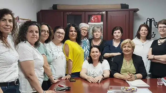 CHP Manisa İl Kadın Kollarından toplu istifa
