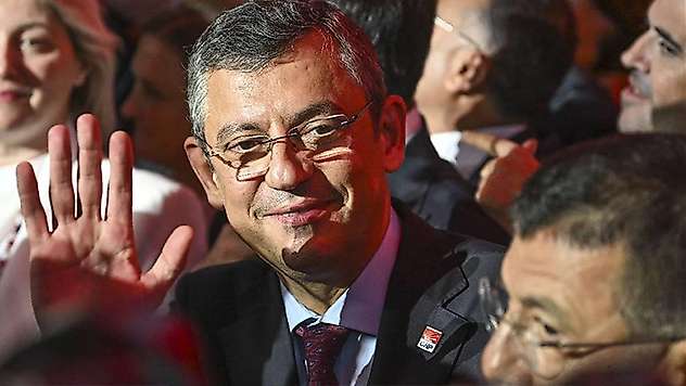 CHP'de yeni başkan Özel'in ilk sınavı: A takımını seçecek
