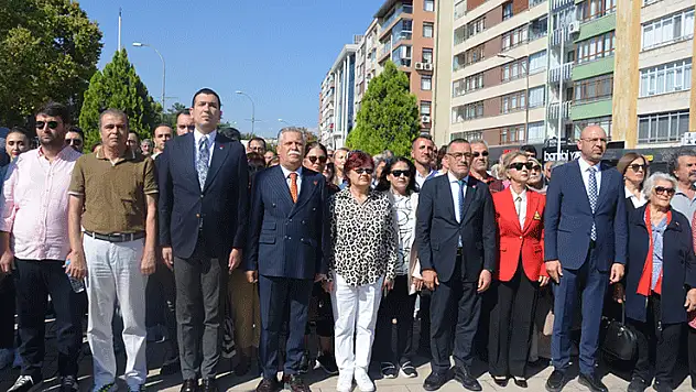 CHP'den 102. Yıl çelengi
