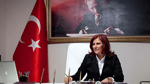 CHP'den istifa eden Özlem Çerçioğlu, AK Parti'ye katıldı