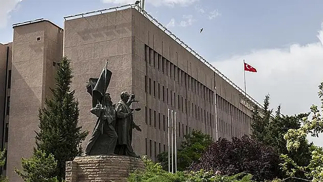 CHP'nin 38. Olağan Kurultayı ve 21. Olağanüstü Kurultayı'nın iptaline ilişkin davada ara karar