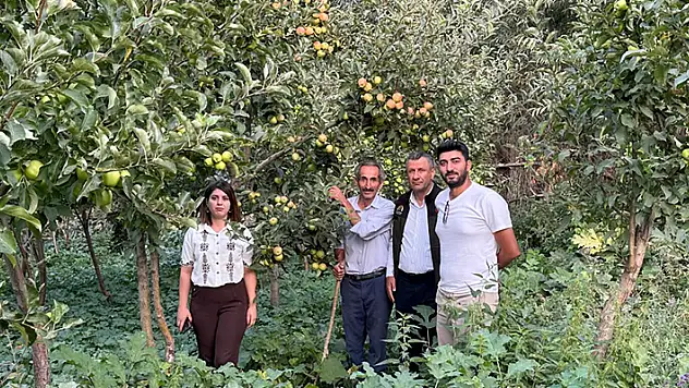Çiftçi baba alın teriyle 4'ü doktor, 3'ü öğretmen, 2'si mimar, 1'i mühendis 10 çocuk yetiştirdi