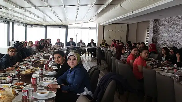 Cihanbeyli Belediyesi Gençlerle Bir Araya Geldi