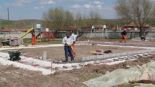 Cihanbeyli'de mahallere park yapılıyor