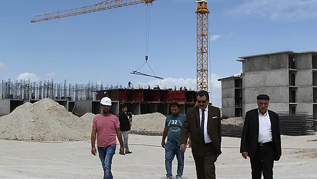 Cihanbeyli'de TOKİ inşaatı devam ediyor