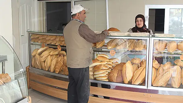 Cihanbeyli'deki 'Askıda Ekmek' kampanyası ilgi görüyor