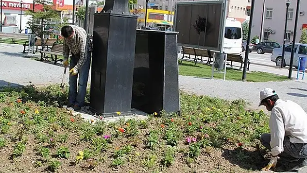 Cihanbeyli'ye 5 Bin çiçek fidası dikiliyor