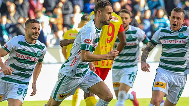 Cikalleshi 1 yıl daha Konyaspor'da
