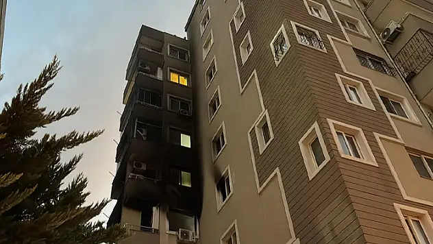 Çıkan yangında pencereden sarkınca düşen kişi yaşamını yitirdi
