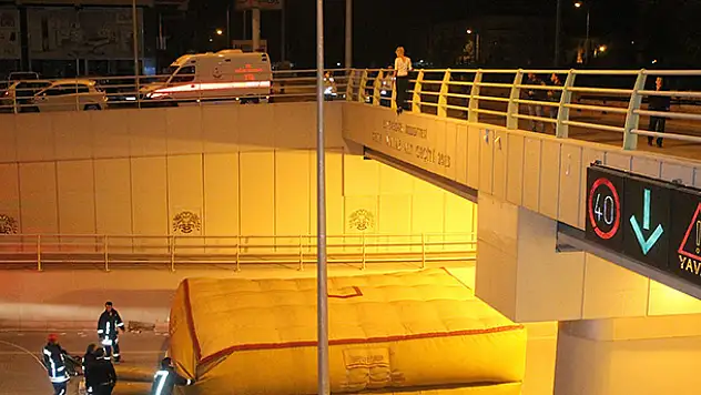 Çıktığı Alt Geçit Korkuluklarından Aşağı Atladı