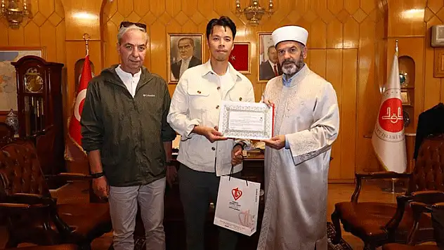 Çin Asıllı Ken Shen Konya'da İslamı seçti