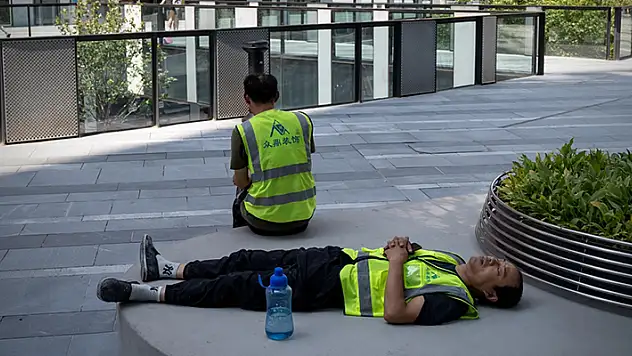 Çin aşırı sıcaklar nedeniyle açık alanda çalışmayı yasakladı
