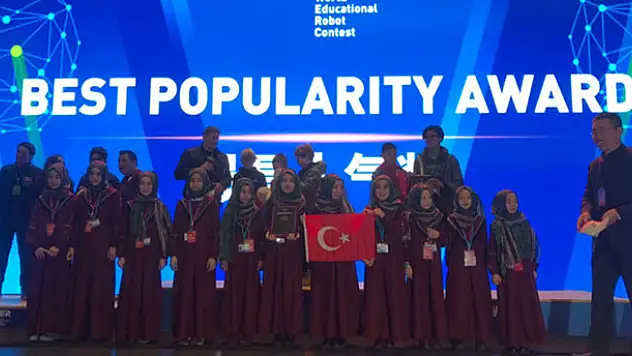 Çin'deki robot yarışmasında Konyalı hafız öğrencilere ödül!