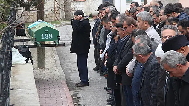 Cinayete kurban giden kadın son yolculuğuna uğurlandı