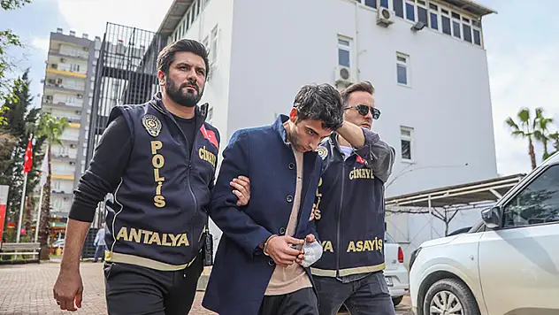 Cinayetten sonra delil karartmak için cep telefonunu foseptiğe atmış