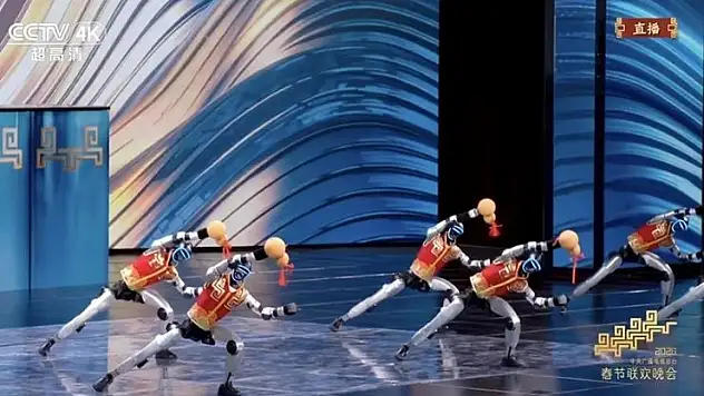 Çin'de insansı robotlar, Bahar Bayramı galasında kungfu gösterisi yaptı