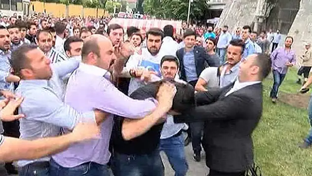 Çinli sanıp Koreli turiste saldırdılar