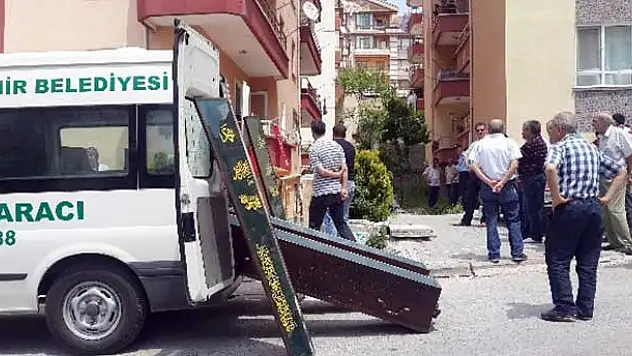 Cinnet getiren polis dehşet saçtı: 3 ölü