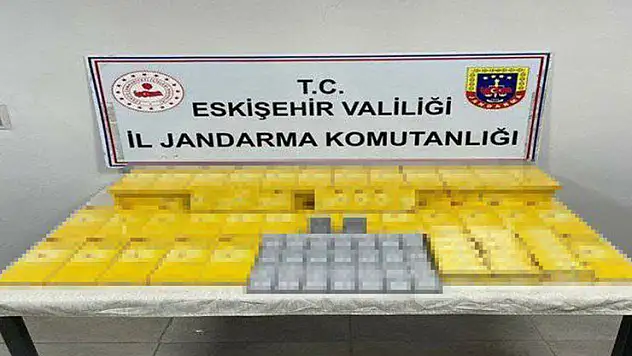 Cinsel ürünler, sigara ve tabancaları kaçak olarak satmayı planlayan şahısları jandarma yakaladı
