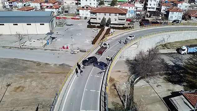 Karaman'da cip ile otomobil kafa kafaya çarpıştı: 6 yaralı