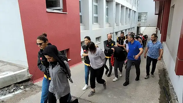 Çıplak fotoğraf şantajı ve ürün satma vaadiyle dolandırıcılığa 18 tutuklama
