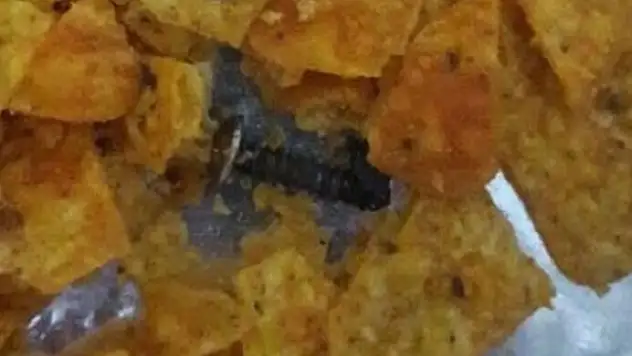 Cipsin içinden 2 santimlik vida çıktı