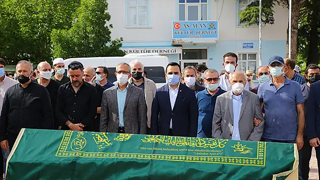 Çizer ve ressam Şafak Tavkul'un cenazesi memleketi Konya'da toprağa verildi
