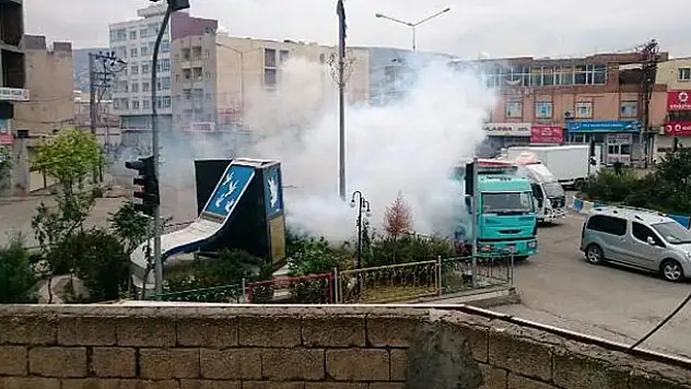 Cizre'de karakola saldırı, 2 polis yaralı, kaymakam son anda kurtuldu