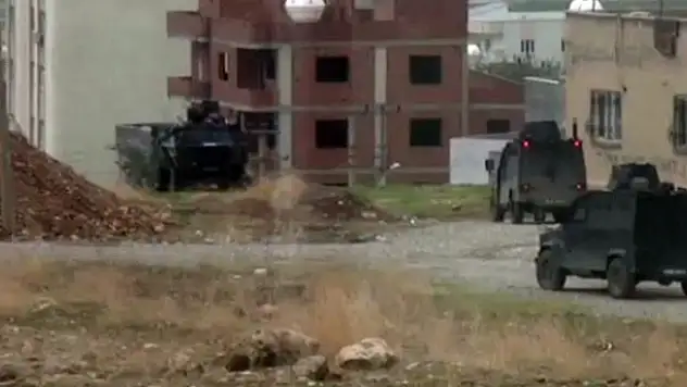 Cizre'de ortalık karıştı! Öğrenciler çatışmalar nedeniyle bodrumda mahsur kaldı