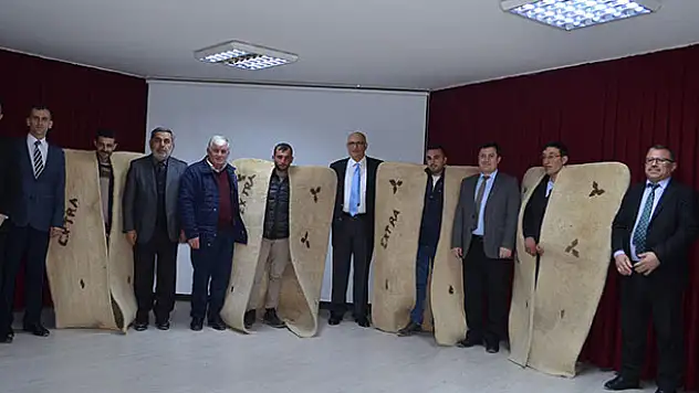 Çobanlık sertifikası alan kursiyerler kepenek giydi