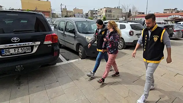 Çocuğuyla parkta ilgilenen annenin 420 gram altınını çalan kadın tutuklandı
