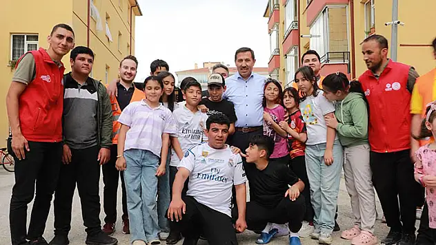 Çocuk Meclisi'nden anlamlı Anneler Günü etkinliği