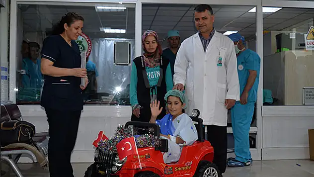 Çocuklar ameliyata korkusuz giriyor