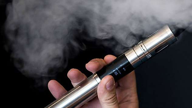 Çocuklar bile kullanıyor, elektronik sigara tehlikesi büyüyor