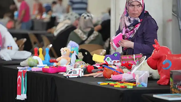 Çocuklar, eski oyuncaklarından aile bütçesine katkı sağlamayı hedefliyor
