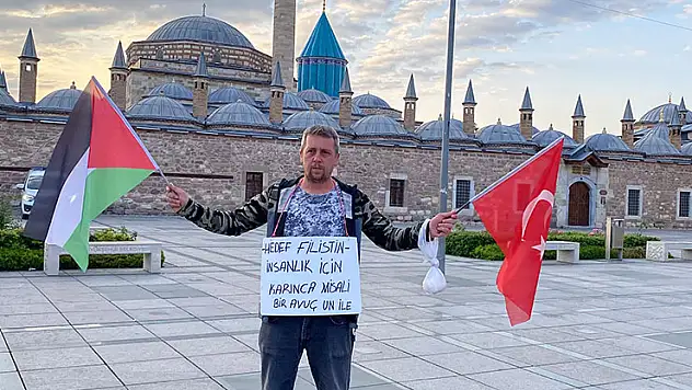 Çocuklarını bırakıp çocuklar ölmesin, savaş bitsin diye çıktığı Gazze yürüyüşünde Babalar Günü'nde Konya'ya ulaştı