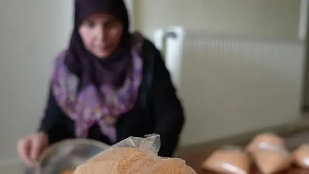 Coğrafi işaretli tarhunu besin değeri yüksek tarhanayla birleştiren ev hanımı siparişlere yetişemiyor