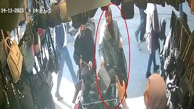 Çok rahat çok profesyonel: Yaşlı kadın, saniyeler içinde çantayı böyle çaldı
