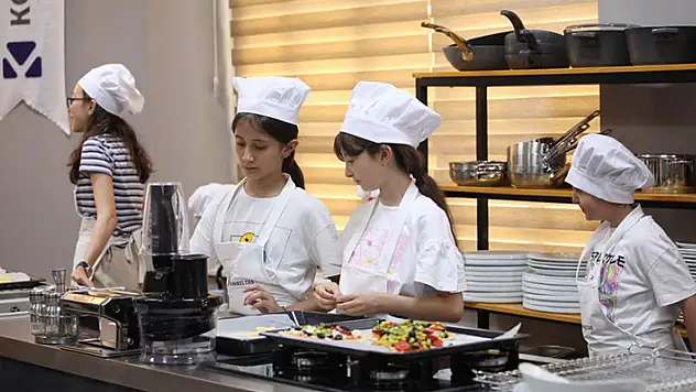 Çölyak hastası çocuklar aşçı oldu, glutensiz yemeklerini kendi hazırladı
