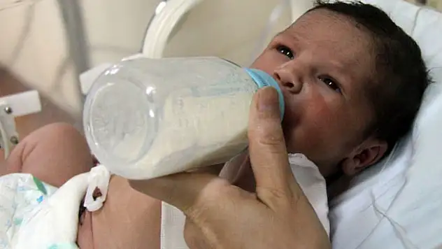 Çöpe Atılan Bebeğe Hemşireler Annelik Yapıyor